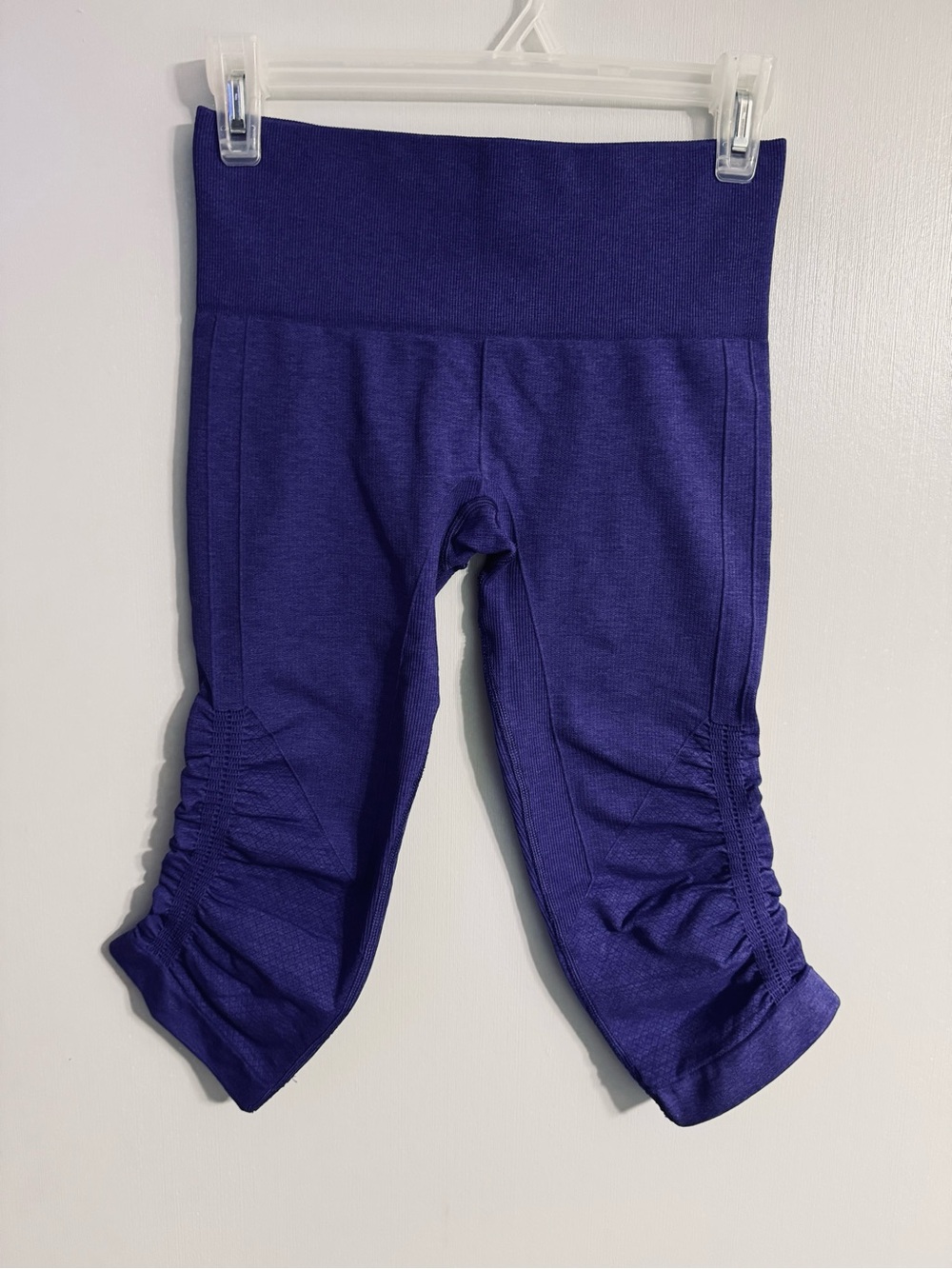Lululemon Athletica Deep Purple Capri Leggings with Ruched Calves Size 4